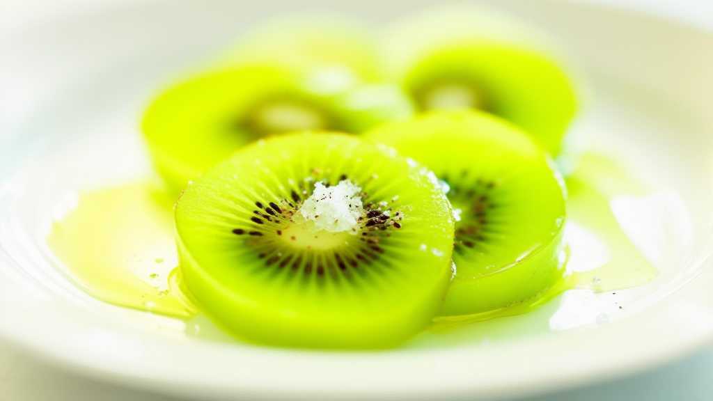 Kiwis with Coconut Oil Drizzle