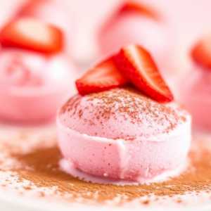 Strawberry Keto Fat Bomb Bites