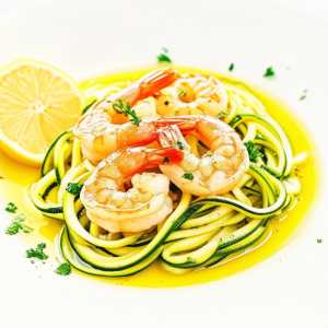 Zucchini Noodles with Prawns in Olive Oil