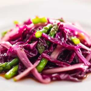 Stir-Fried Red Cabbage and Asparagus