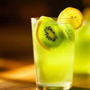 Kiwi and Sweetened Lemonade