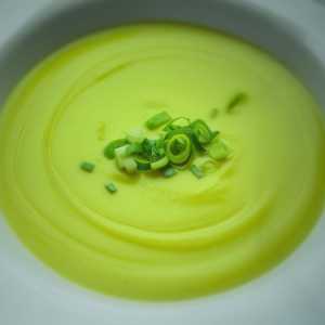 Creamy Garlic Leek Soup